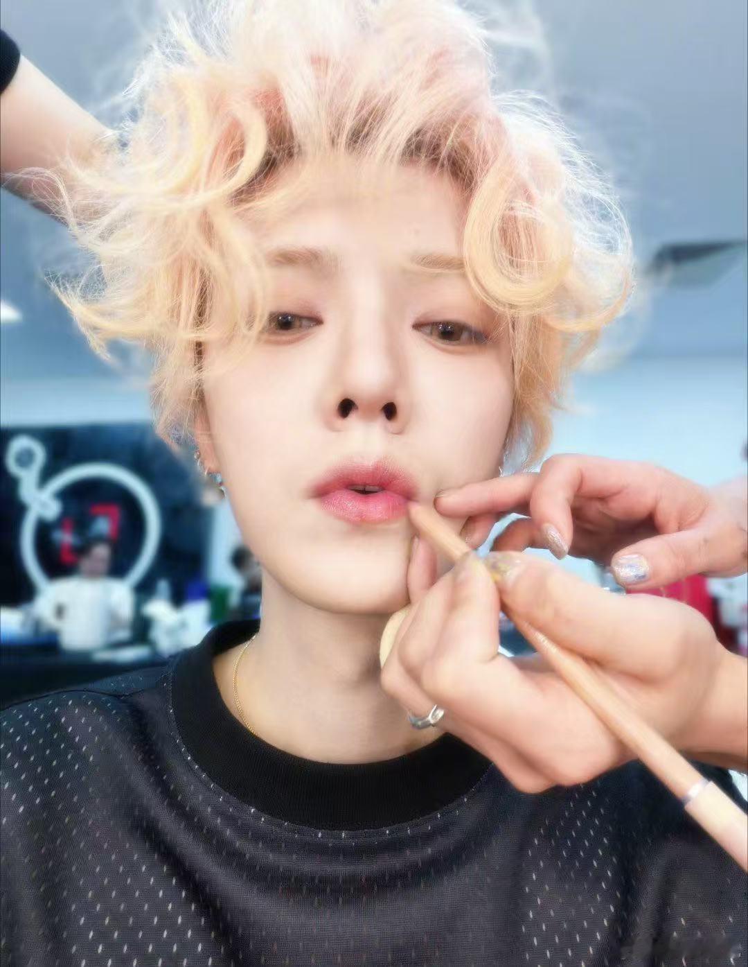 怎么有综艺要包场我的夜生活风华合伙人 能喝到专属特调就算了，还能参与线下录制，这