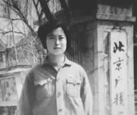 1976年，林场拿到一个北京广播学院的推荐名额。当时21岁的敬一丹已来到小兴安岭
