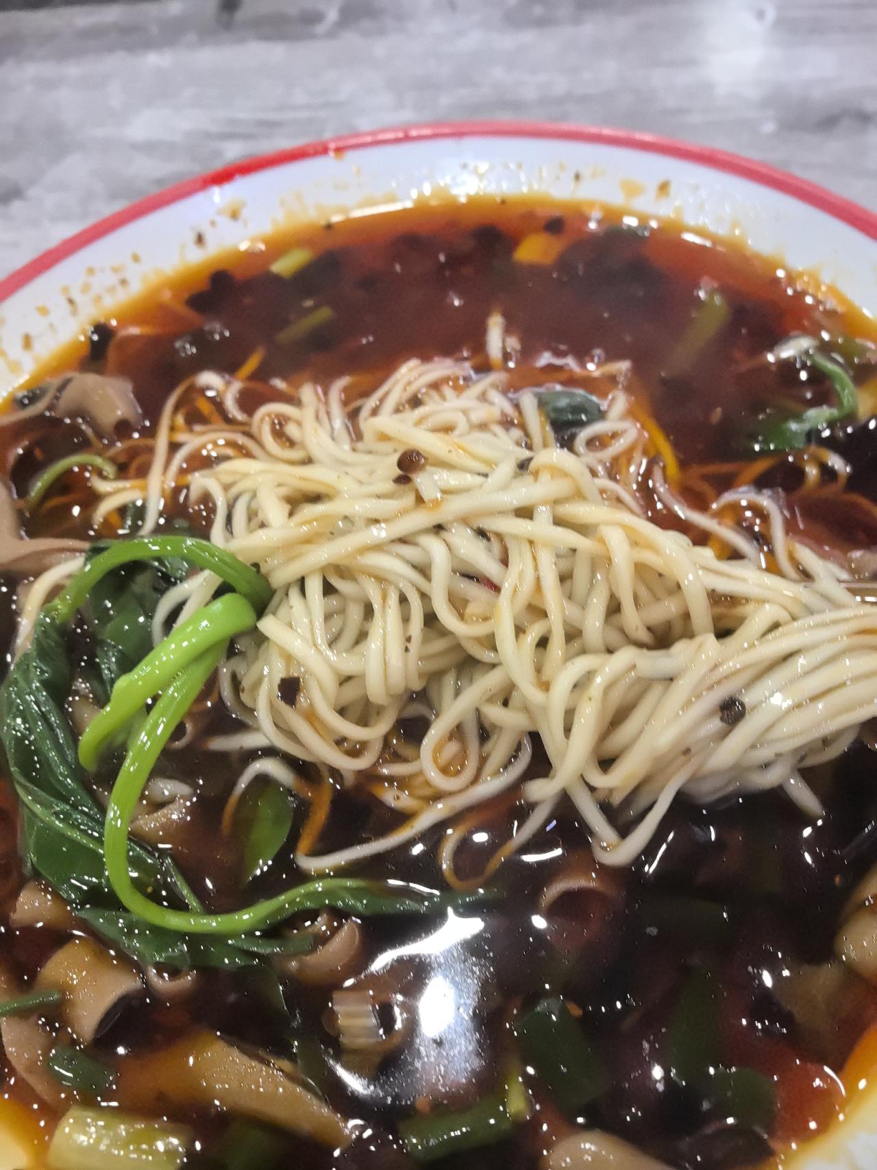 作为一名面食爱好者，从成都来内江，肯定要吃内江的面。[笑]
不比不知道，吃资格的