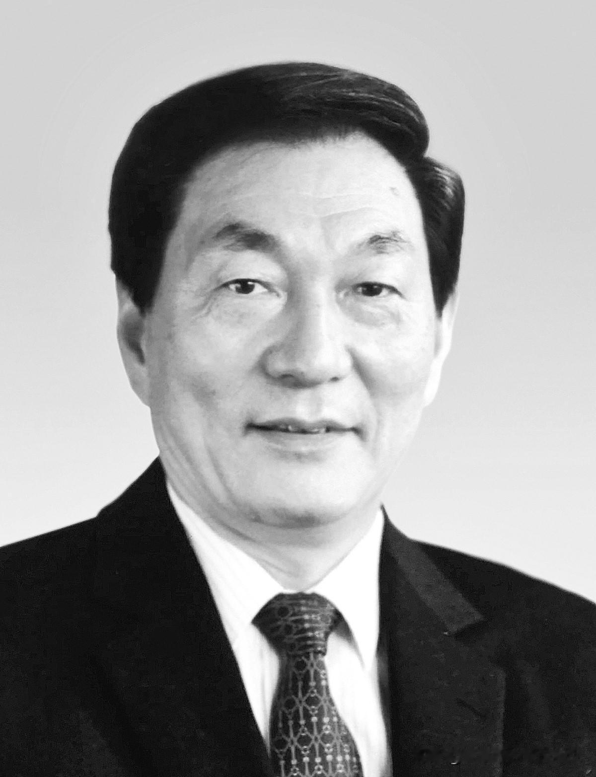 邓小平、江泽民、朱镕基三位前辈，都已经离开了我们。

他们一代接一代接力推进改革