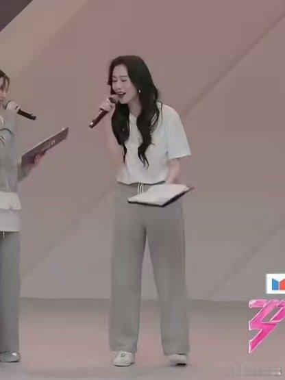 阚清子团未脱稿被赵兆狠批 乘风2026 赵兆点评一针见血，阚清子情绪崩溃落泪，但