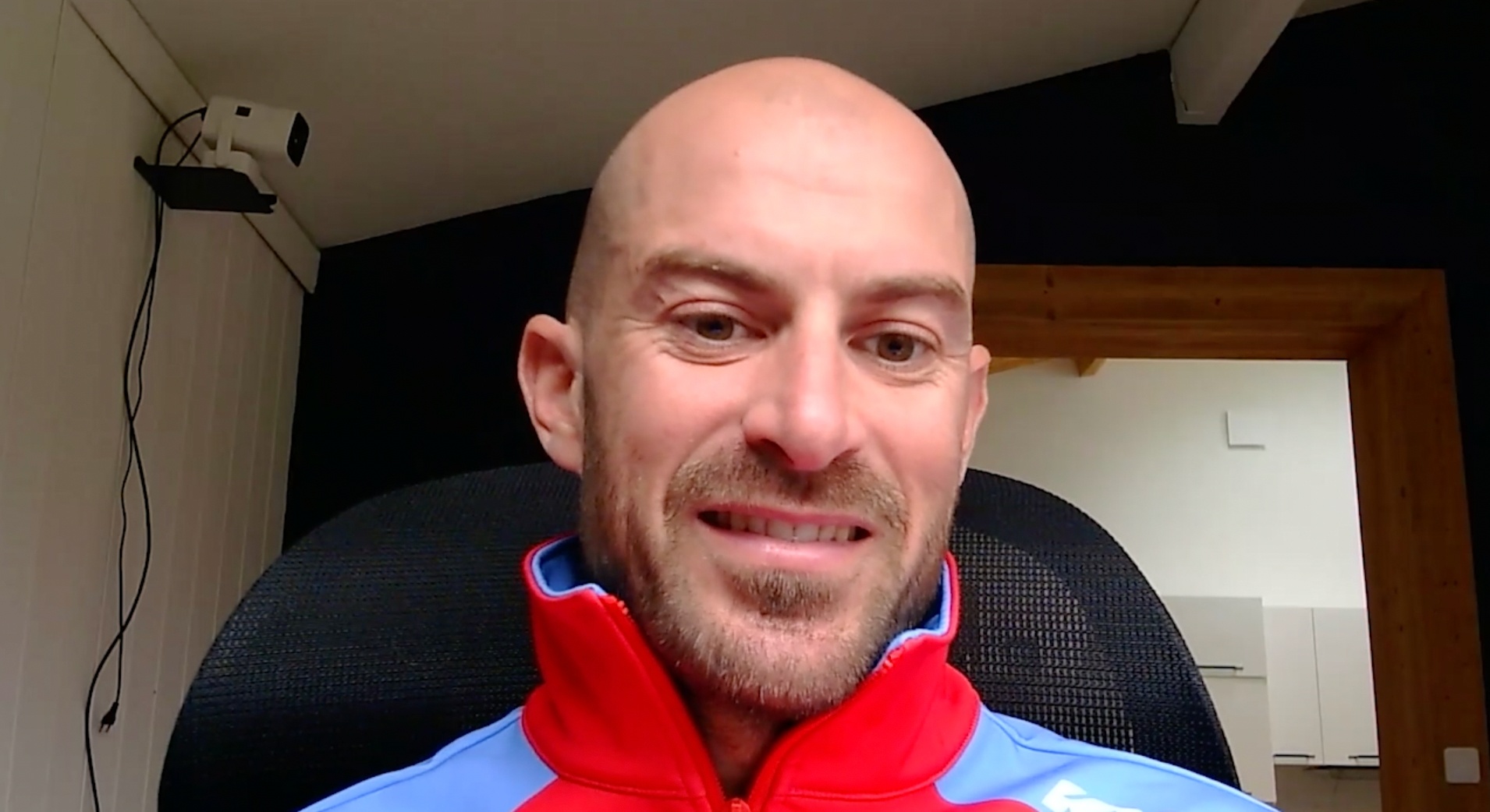 #德比斯称靠张雪机车夺冠太疯狂了# 【观网独家对话德比斯:“这简直太疯狂了！”】