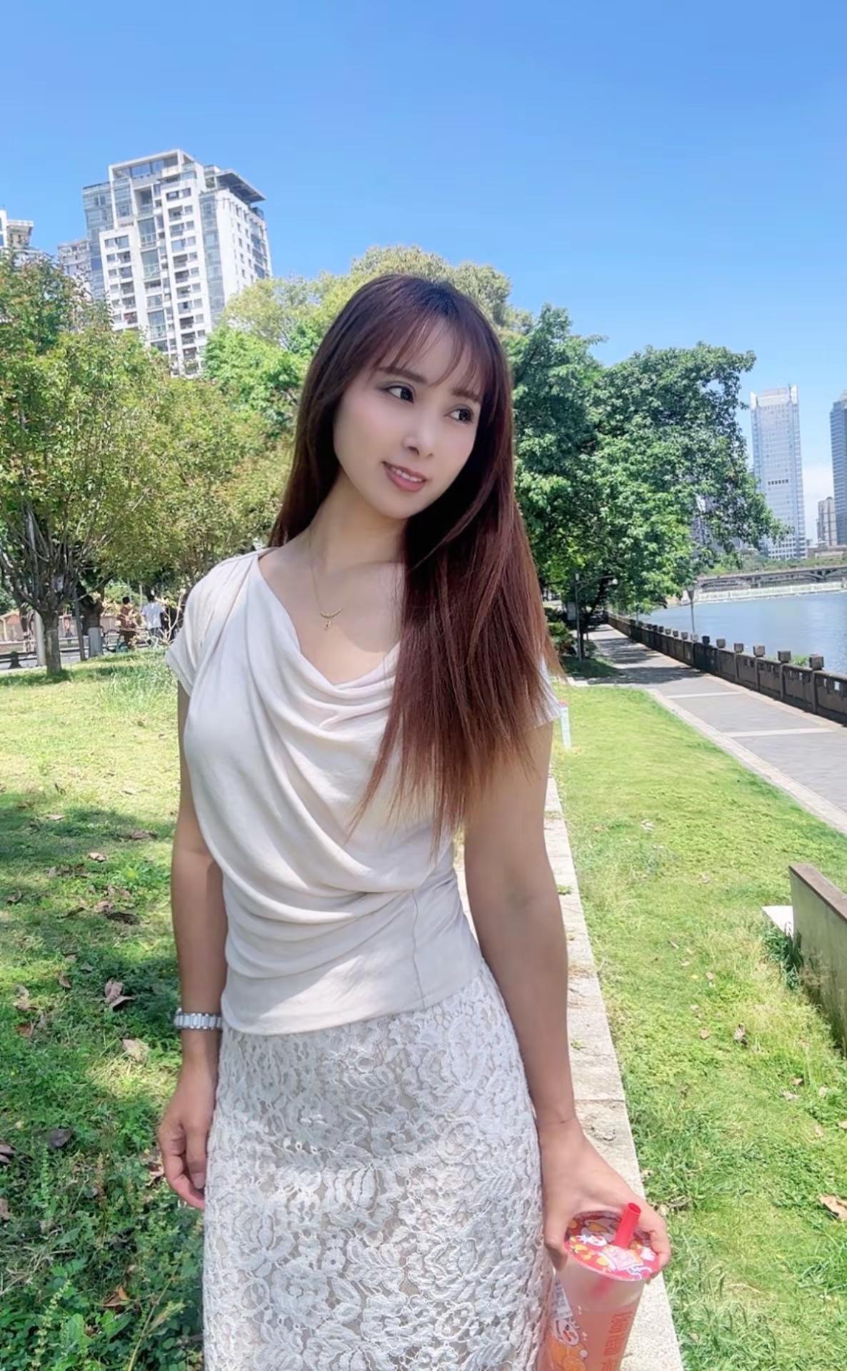 有人嫌见你一面油费太贵 开车太累 有人辗转奔波只为看你一眼