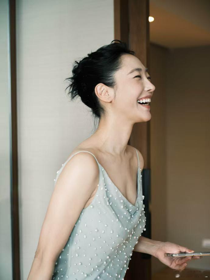 白百何 次抛垫脚石 关于这次电影节的风波，大家还是保持冷静，别被带节奏。但被当成