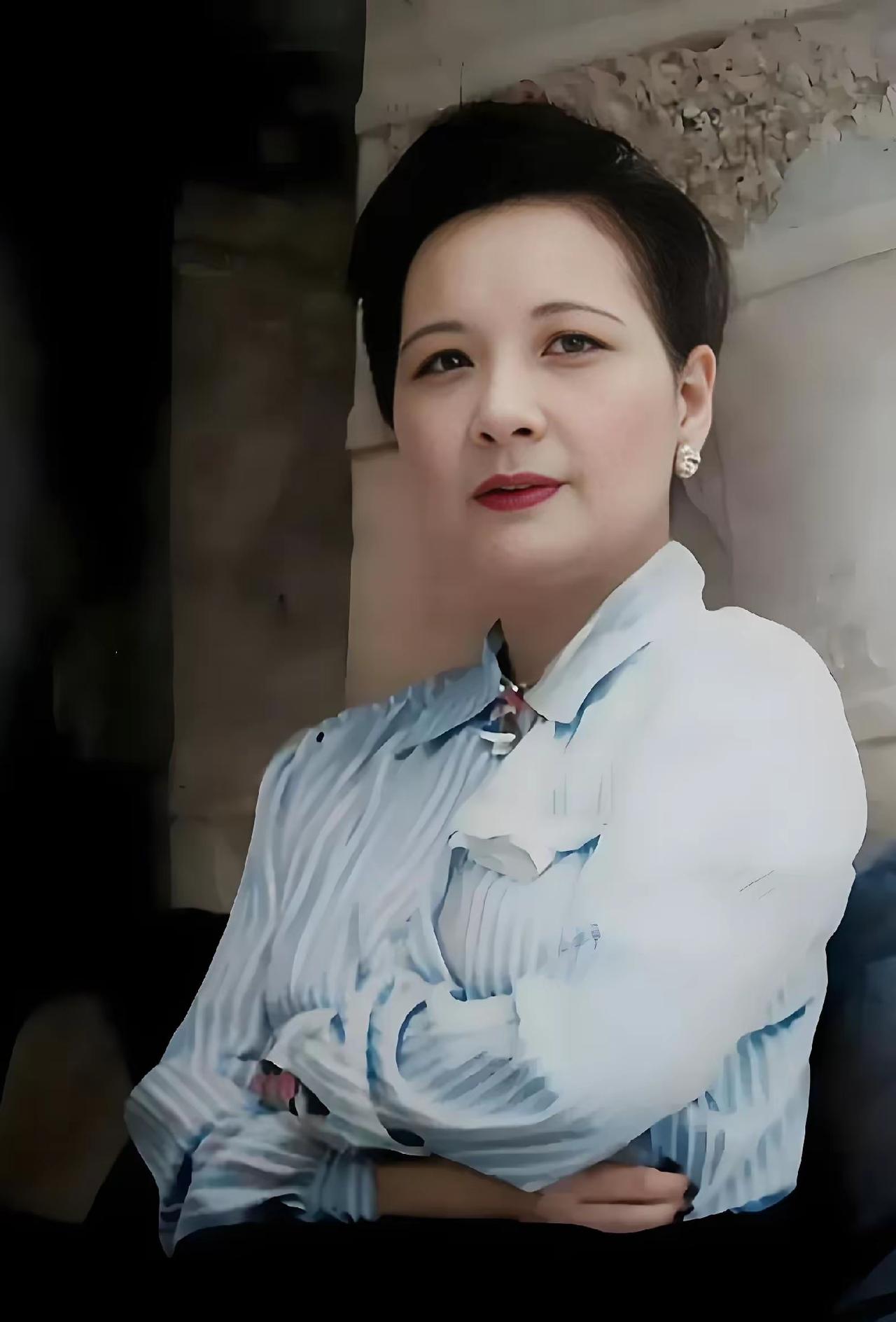 宋美龄有一个特大号冰箱，里面塞满了各式各样的巧克力，而且都是外国进口的。
巧克力