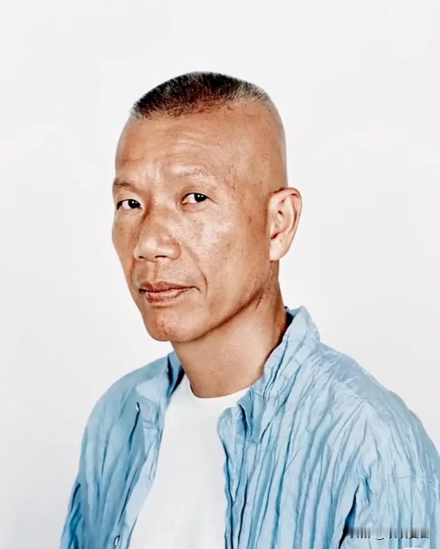 想想都可怕
这人真的经不住细查
越查越吓人

蔡国强在1993年甘肃嘉峪关进行的
