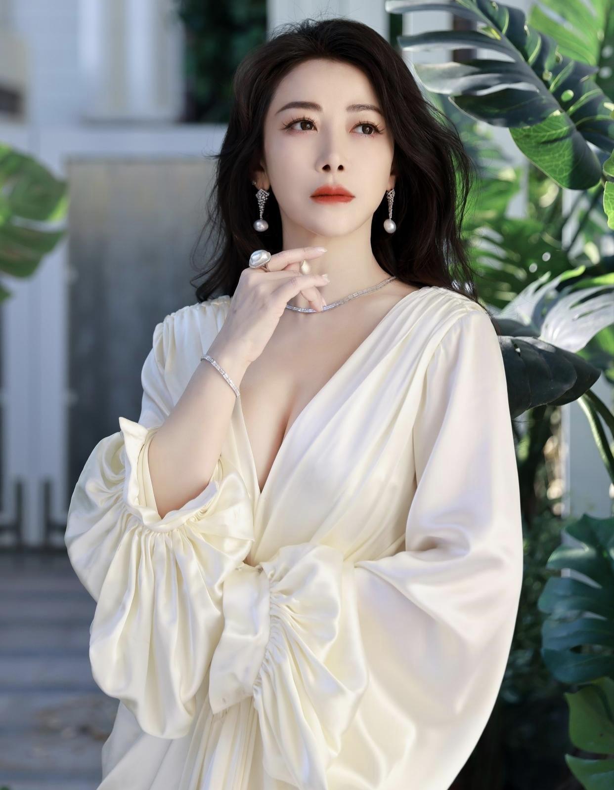 411、愿你历尽千帆，归来仍是少年；愿你遍历山河，觉得人间值得。