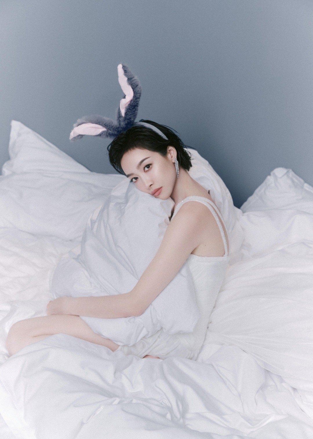 好新鲜，好美的小兔子！短发真的又可爱又飒，太好看了