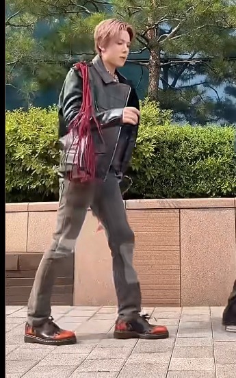 李羲承的腿和筷子有啥区别 