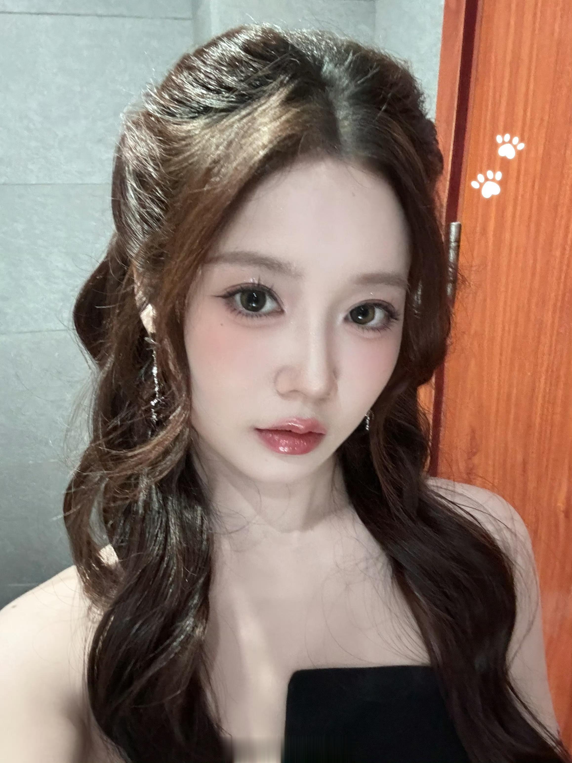 主持曼妮晒日常照：落地福州，直接开始工作