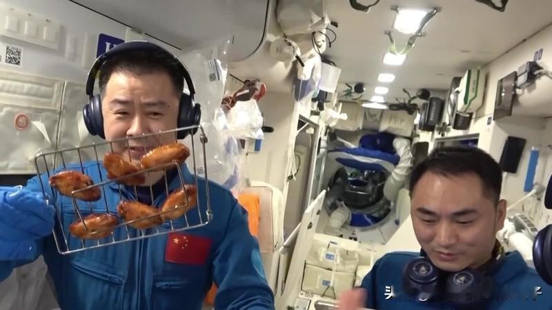 晒图笔记大赛 今天必须来晒一下我吃到的美食！中午去了一家超有特色的餐厅，点了招牌