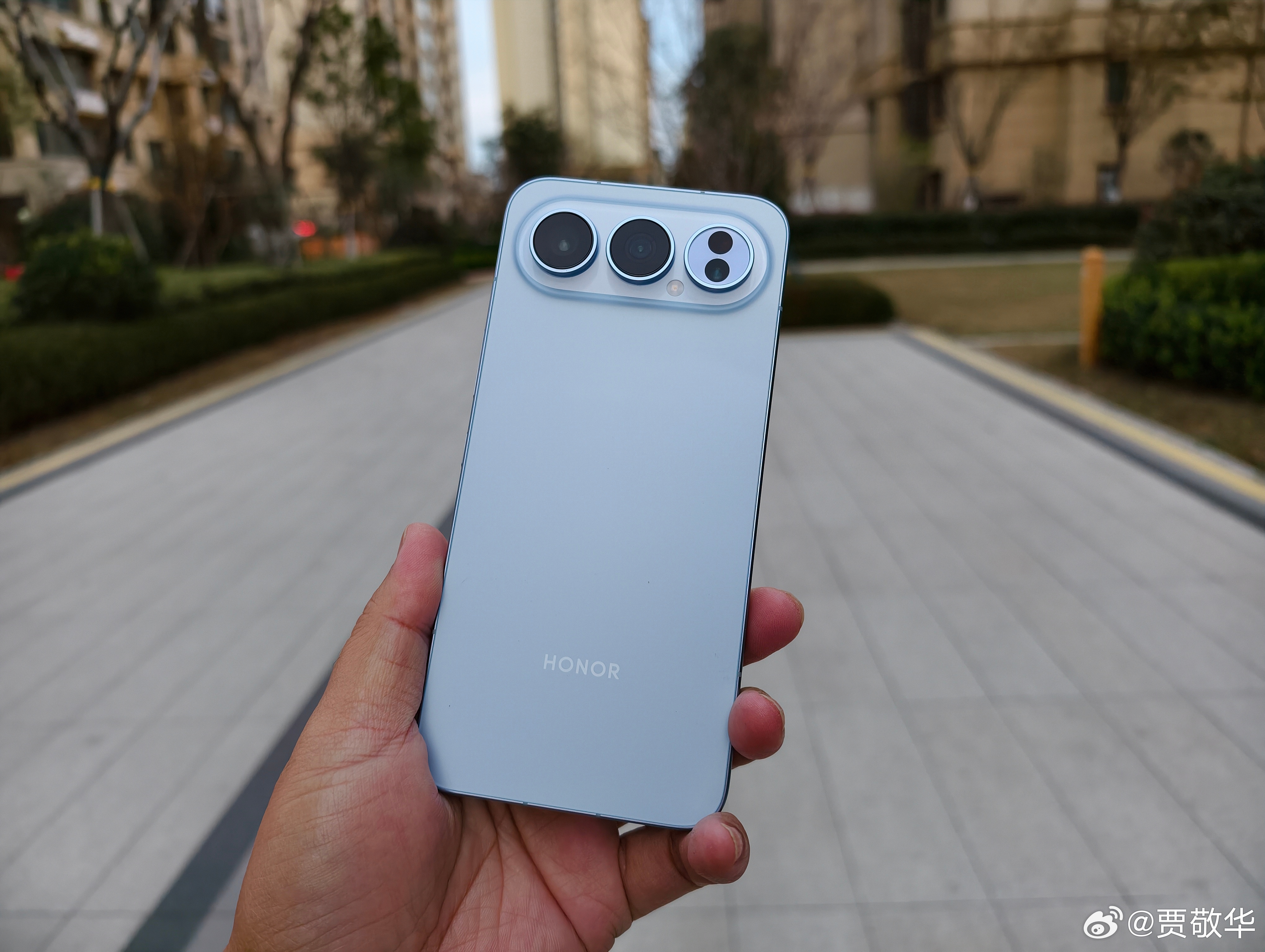 晒一下我的新手机，大家感觉帅吗？ 