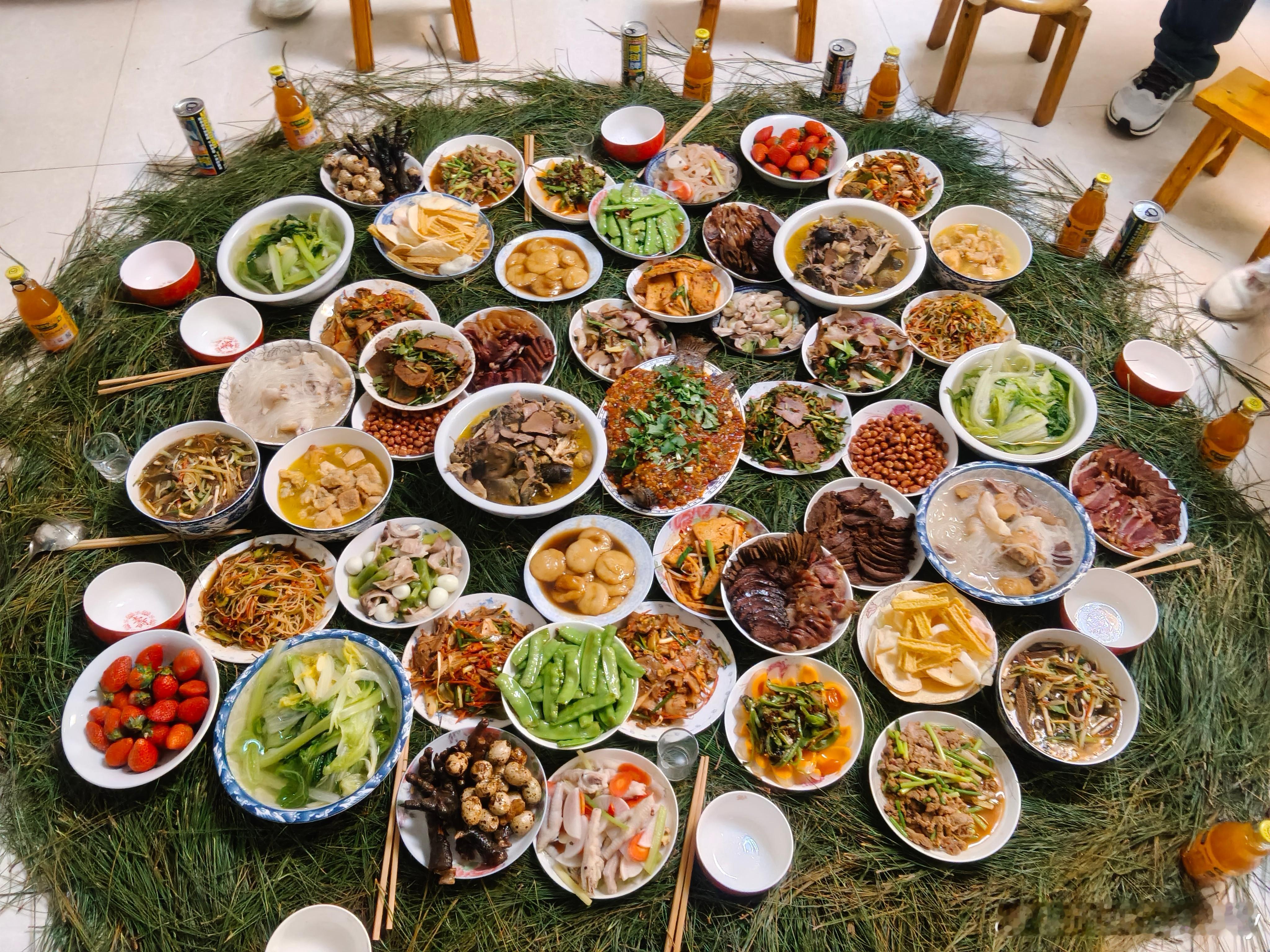 肚子都吃撑了，还有这么多。除夕夜，㊗️所有的盆友健康快乐。除夕新春快乐