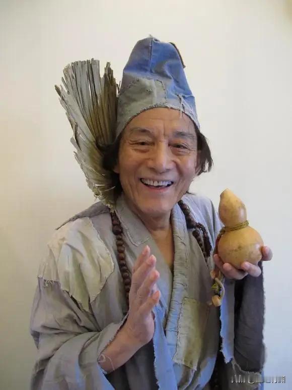 93岁的游本昌谢幕了，这位德艺双馨的表演艺术家走完了他职业生涯的一生。听到这个消