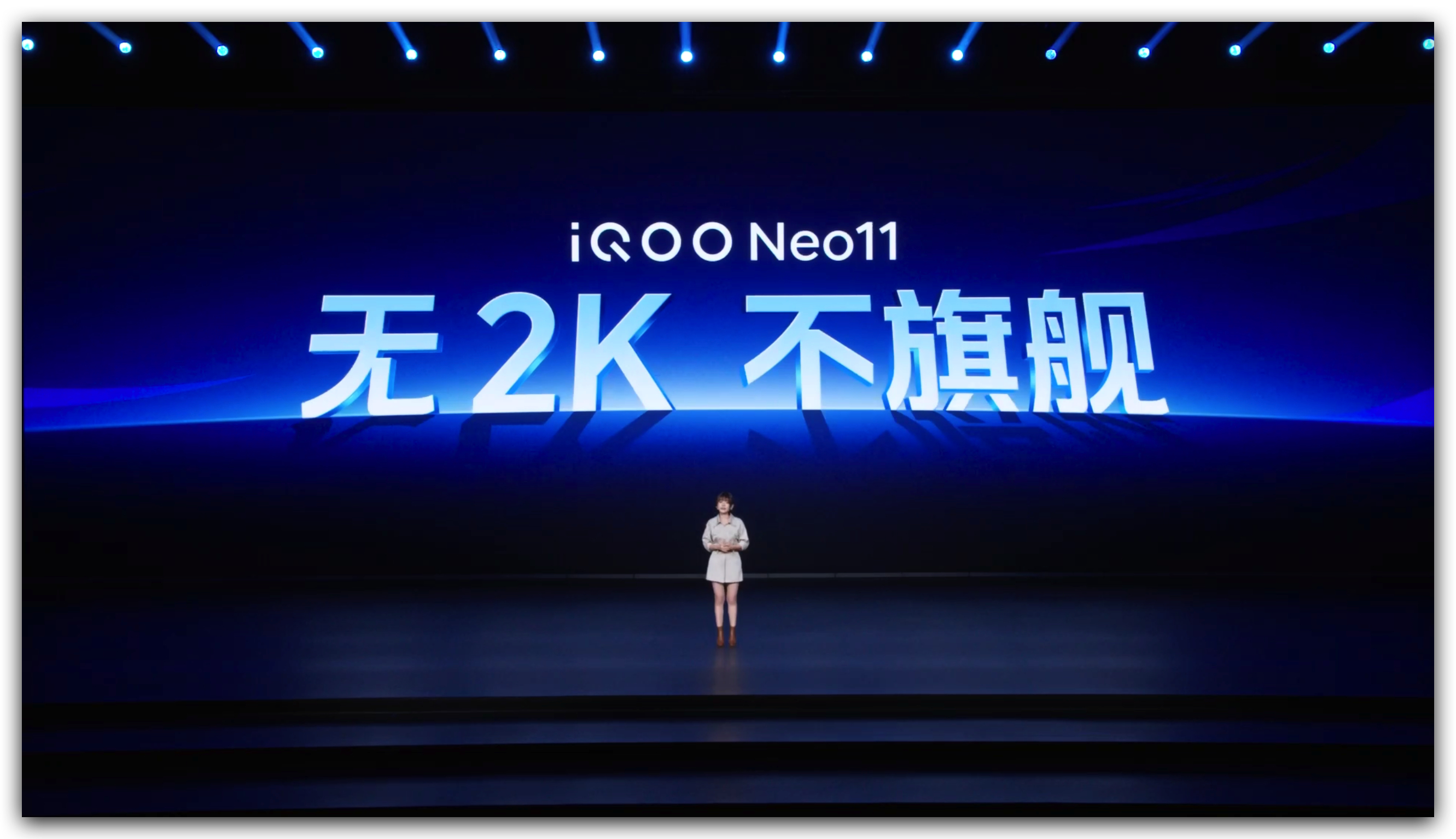 iQOO Neo11iQOO Neo11 采用了同档唯一的2K 144Hz 珠光