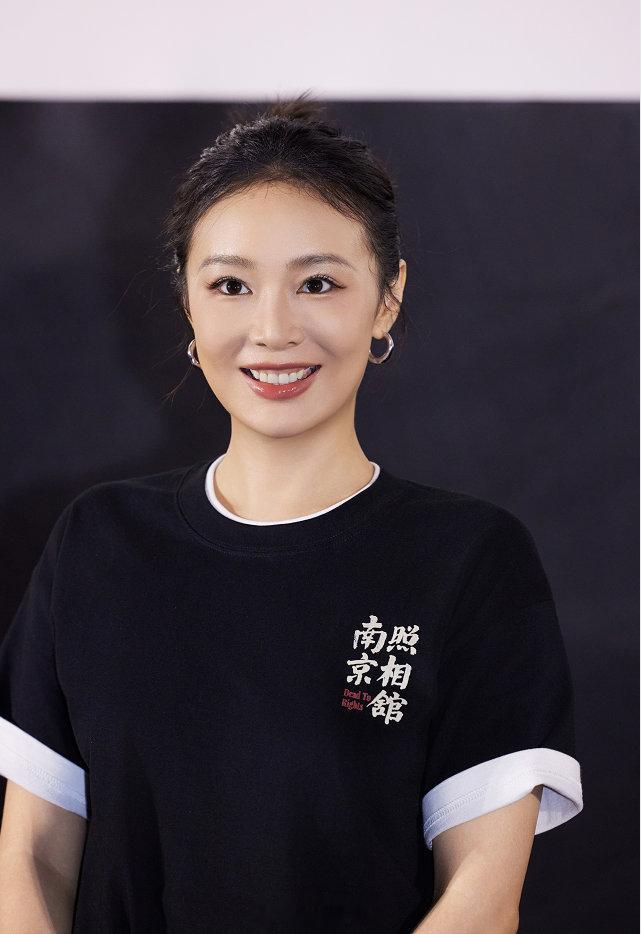 高叶回应人生角色 做客《传闻中的她》，分享进组《南京照相馆》后的第一场戏就是摔孩