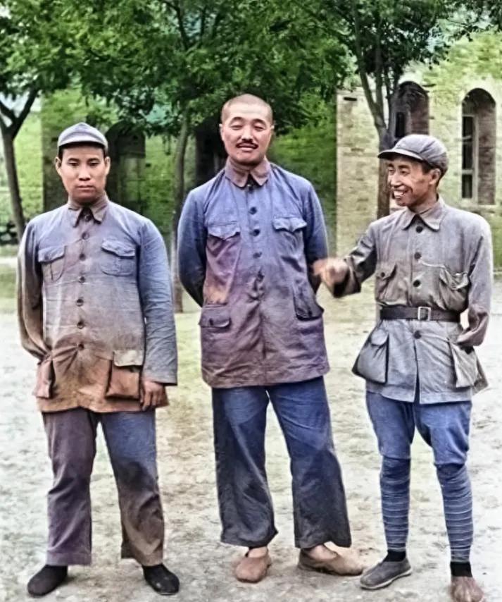 1937年9月，八路军120师全体将士，在陕北富平县召开誓师大会，誓师大会后，贺