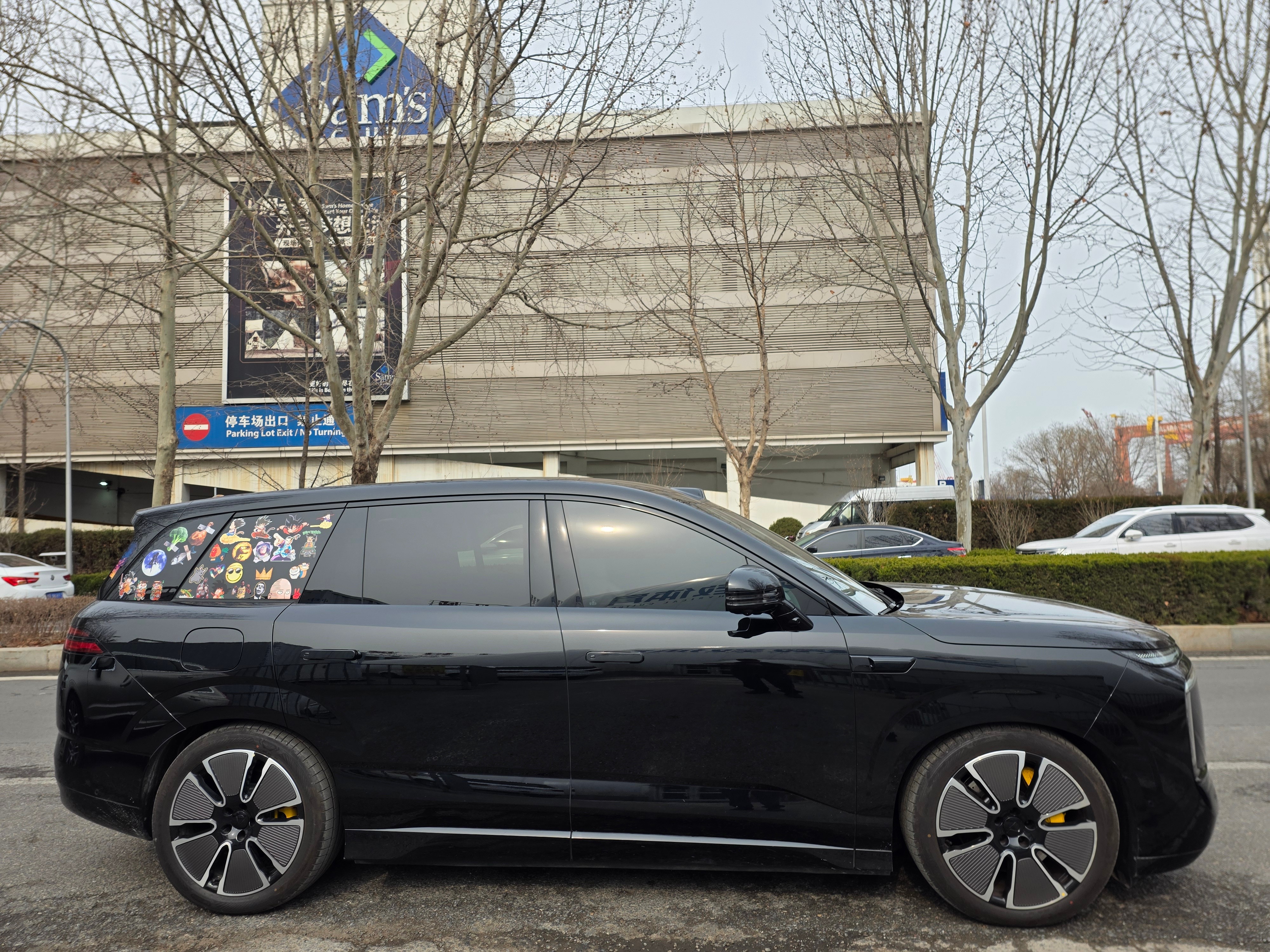 上个周和下个周都太忙了陪孩子逛逛超市，晚上给他们做个饭今天开高彦的腾势 n8l 