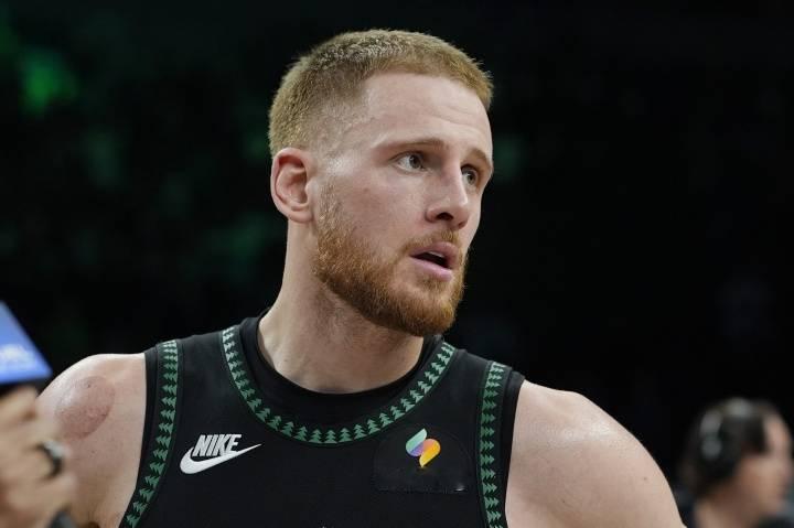 NBA季后赛，掘金和森林狼比赛的时候，出现了让人揪心的一幕。森林狼球员唐特-迪温