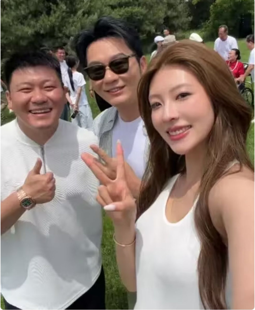跑男“大黑牛”李晨妹妹结婚！网红韩景枫现场送10万元当礼金，与新郎是发小 