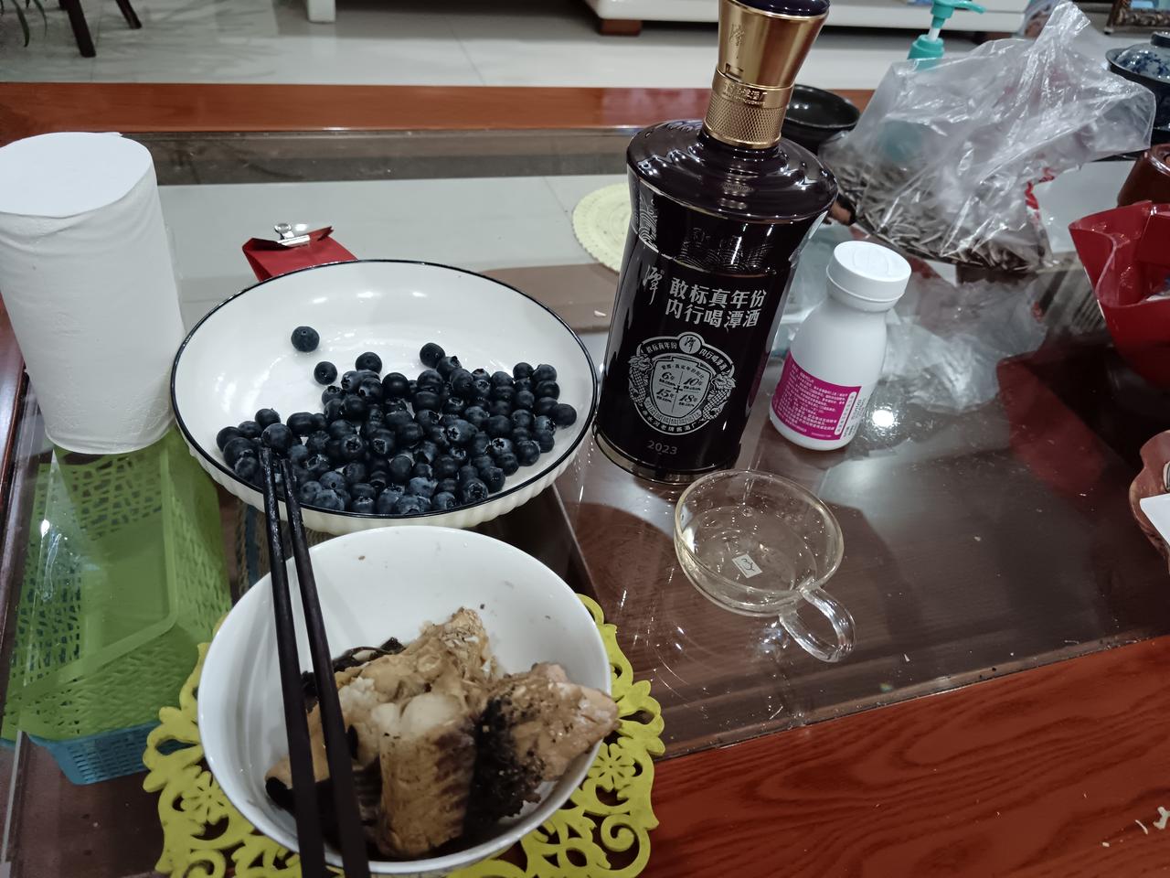 忙时亦有心欢，清闲不觉孤单。
身安无恙常健，年年岁岁平安。
劳动节快乐！[作揖]