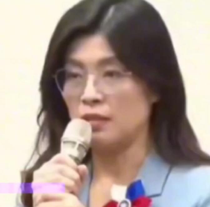 快讯！快讯！
 
郑丽文突然表态了。
 
她在专访中把“守护”与“和平”同时摆上