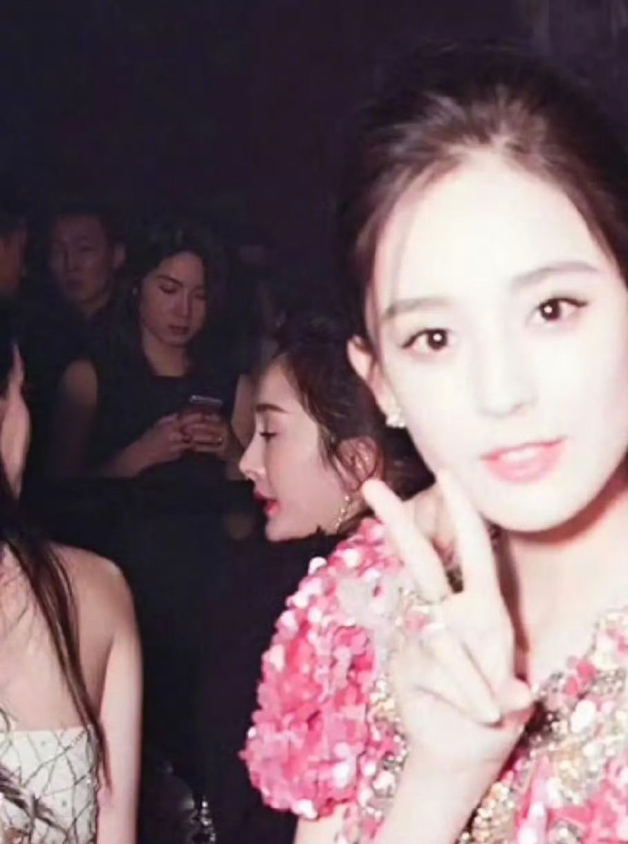 娜扎编辑掉了杨幂侧脸娜扎编辑杨幂侧脸哈哈哈紧急编辑 ​​​