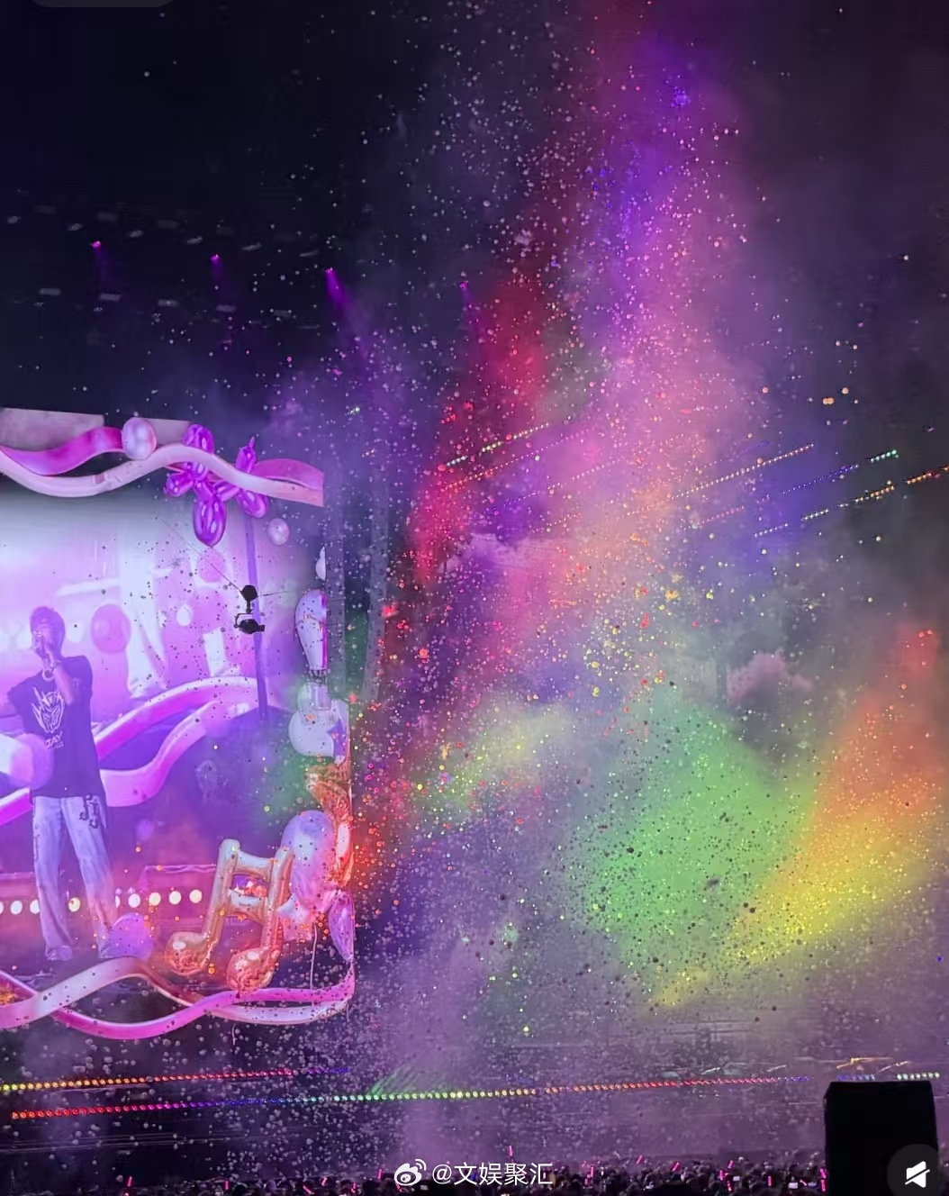被周杰伦舞台浪漫哭了周杰伦才是真的浪漫疯子 周杰伦的舞台是本浪漫漫画！粉色泡泡海
