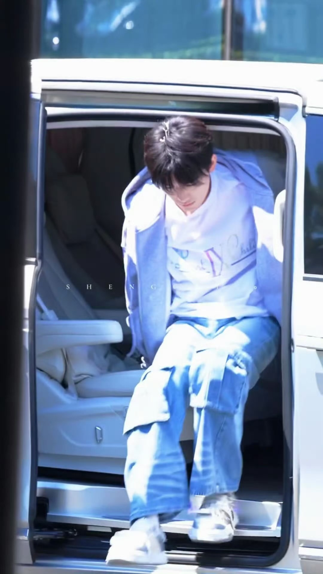 宋亚轩为了新电影角色剪短了鬓角！好清爽帅气的男大啊。。。宋亚轩鬓角 ​​​