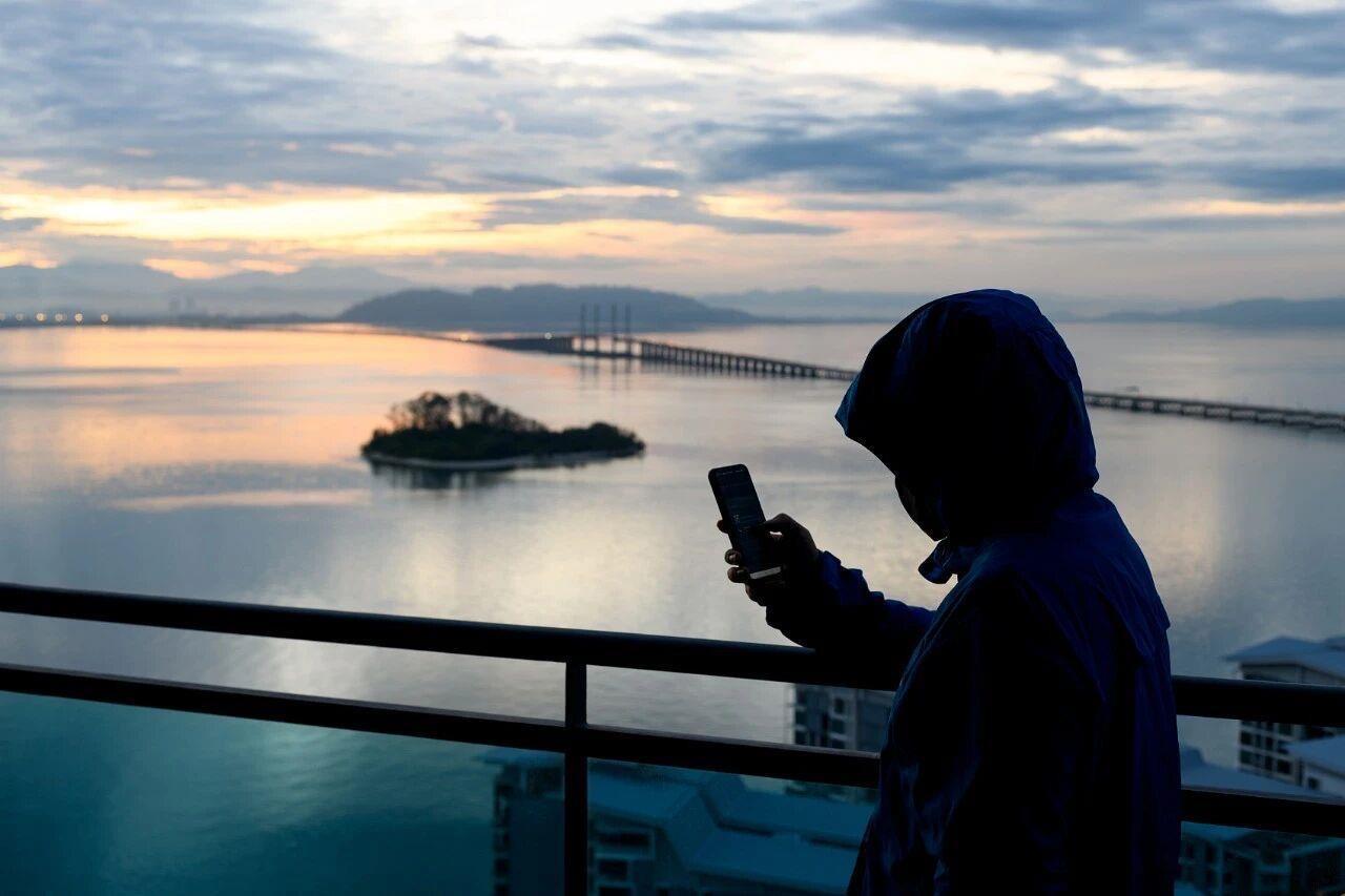 国安部披露，境外反华势力以快速入籍为诱饵，诱骗我国公民在境外参与反华活动，严重危