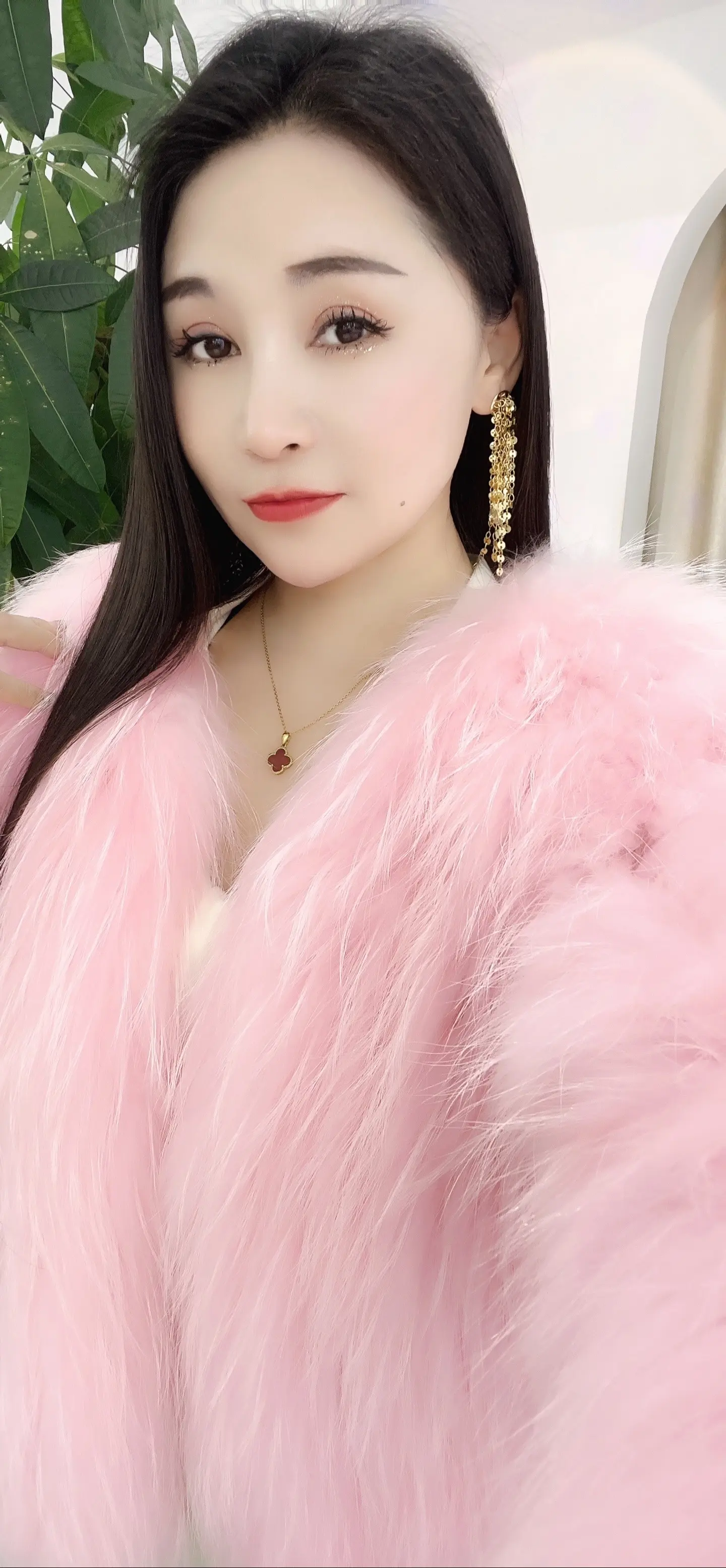 都说女人爱钱其实不是这样的，她是打算决定和那个人在一起才敢花他的钱，不...