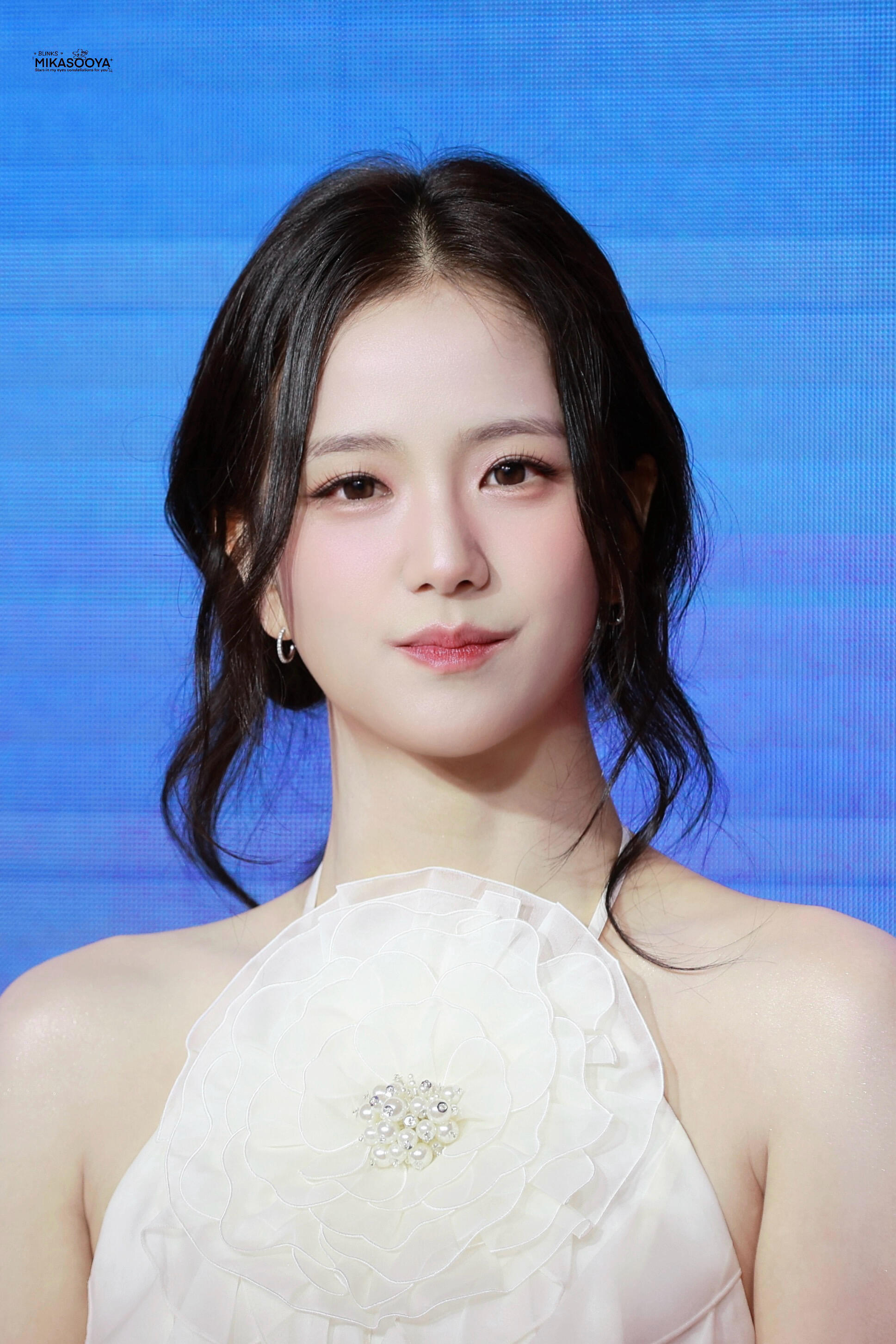 又魅又清纯 太美了这副五官 就像她的歌《Flower》一样…✨ 