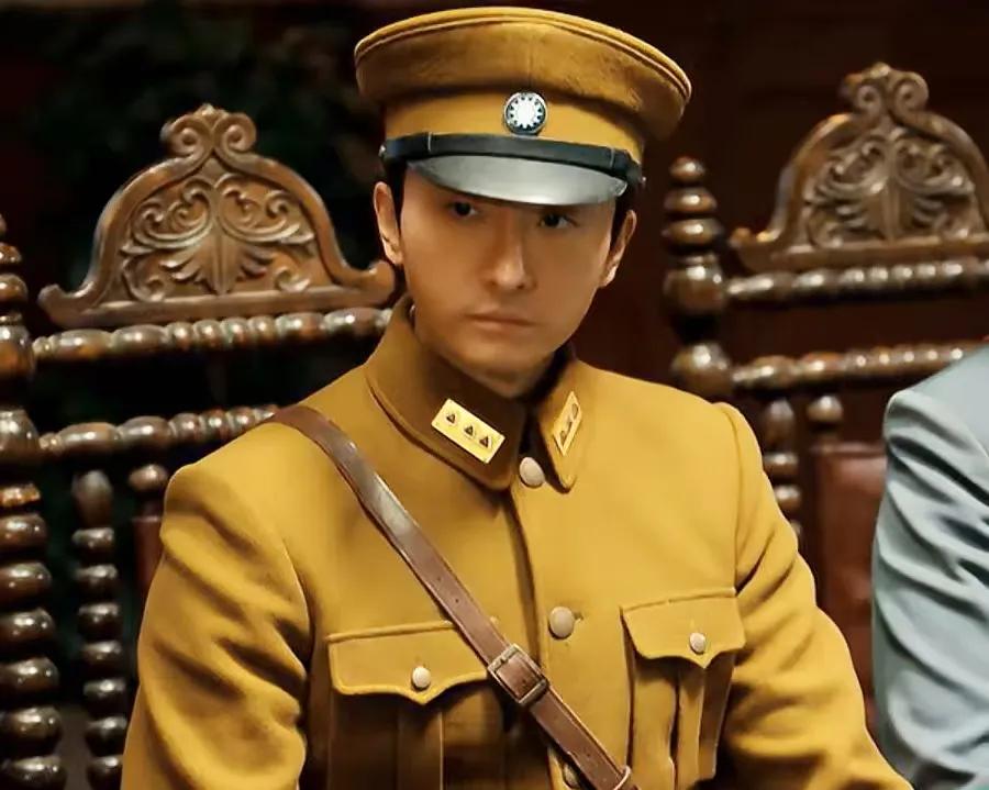 让牛骏峰演张学良堪称《征途》里的神来之笔，作为主旋律的革命题材剧，里面的选角大部