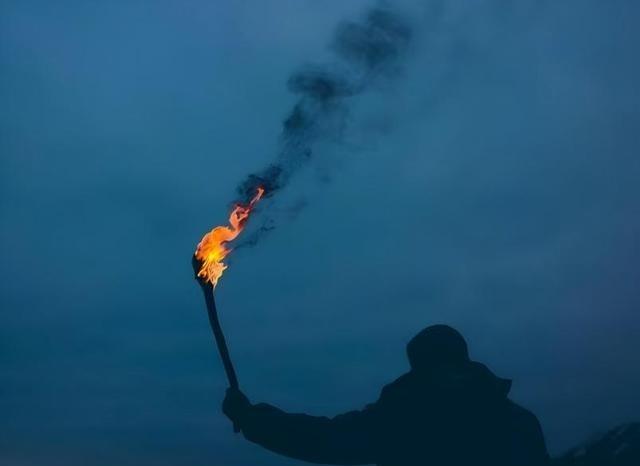 伊朗圣火令开始发挥效力？


当地时间3月10日凌晨，美国驻 加拿大多伦多 总领