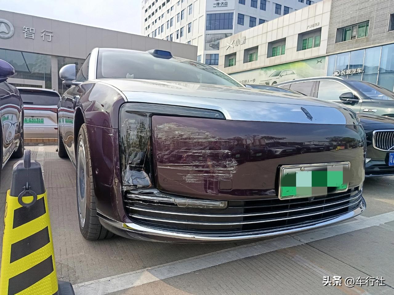 一条保险杠
一个大灯
这个车到底要多少个W
有没有服务站的人来报一下价。
……