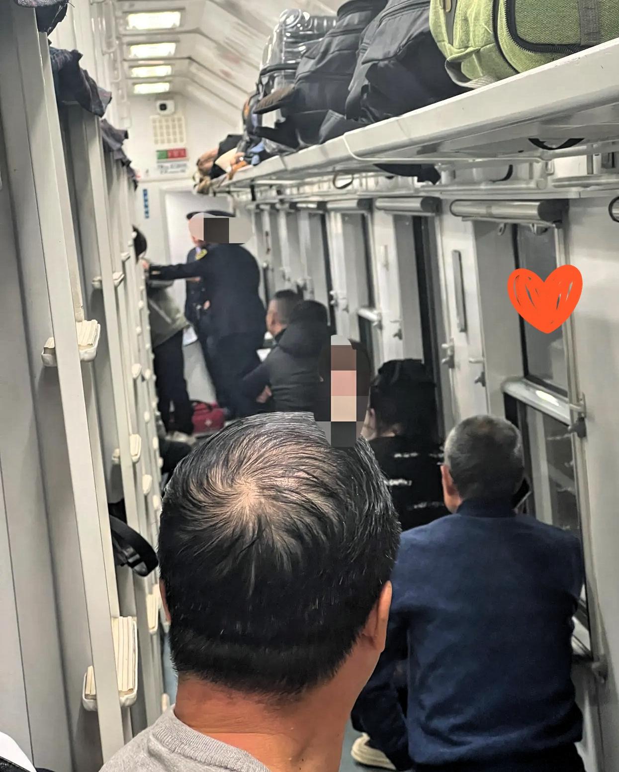 现在谁还敢随便行善？火车上换个铺位，我却纠结到失眠。
 
去齐齐哈尔的火车上，我