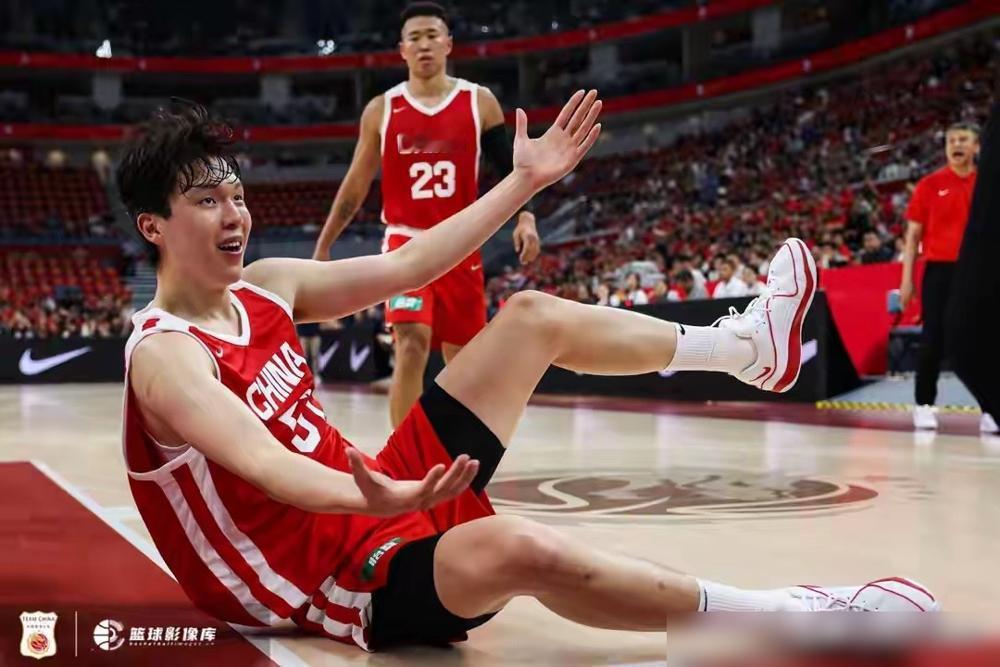 73比92，中国男篮输给了日本队。

赛后发布会，主教练郭士强把责任全揽了。
他