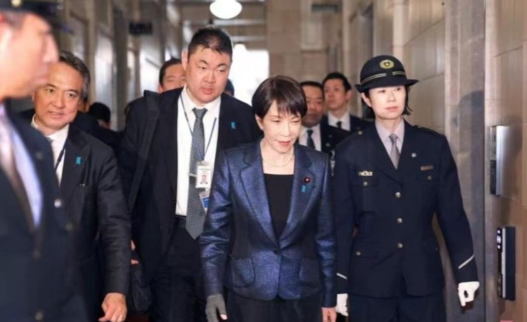 4月27号傍晚，日本政府开了个所谓的“推动修改安保三文件的专家会议”，明眼人都能