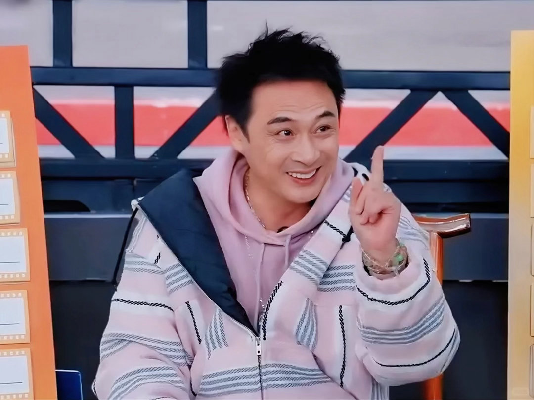 吴镇宇按着熊黛林头试戏无限超越班 吴镇宇教戏的方式真的很吴镇宇。不跟你讲大道理，