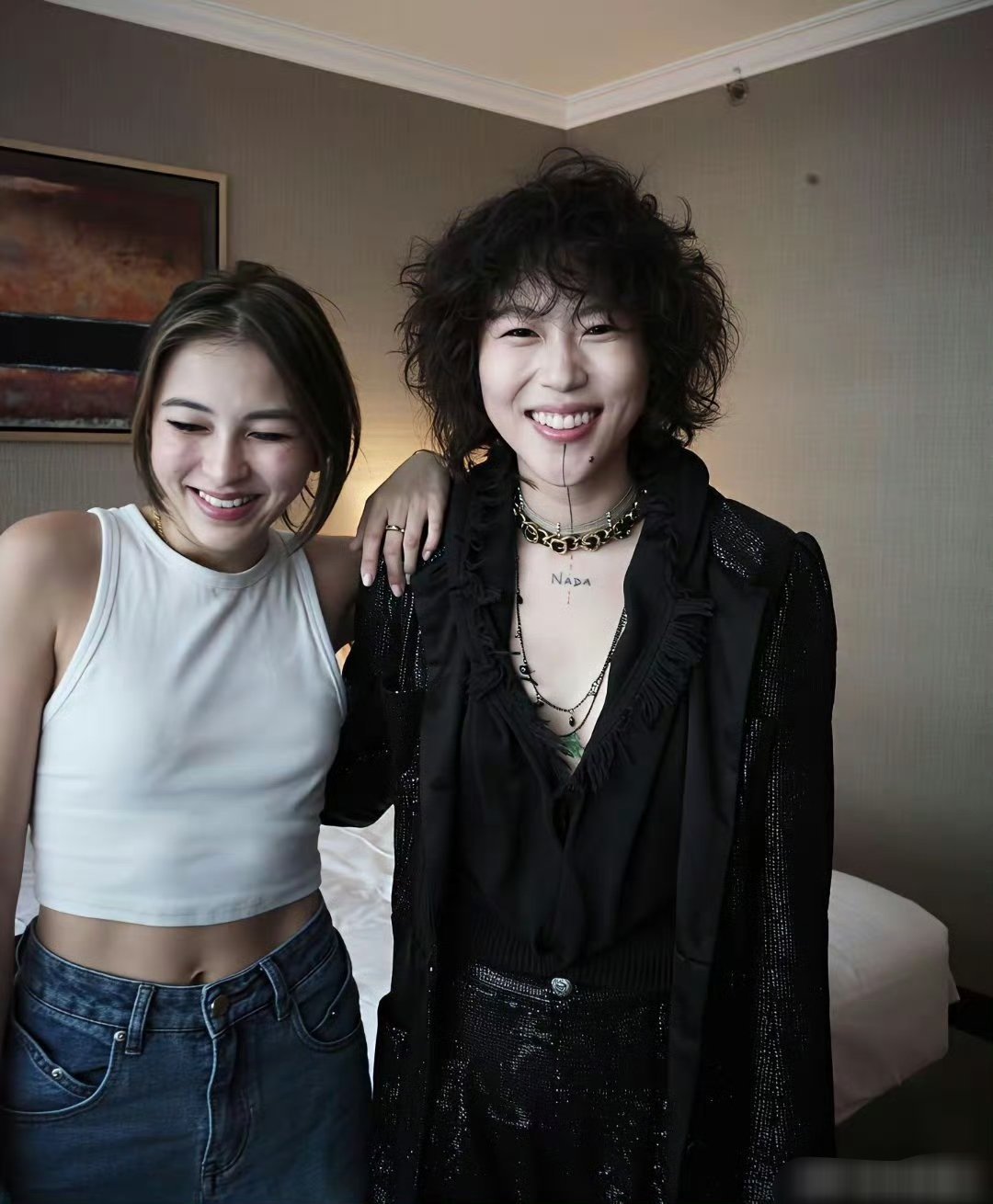 王菲和窦唯的女儿窦靖童，第一眼差点没认出来 