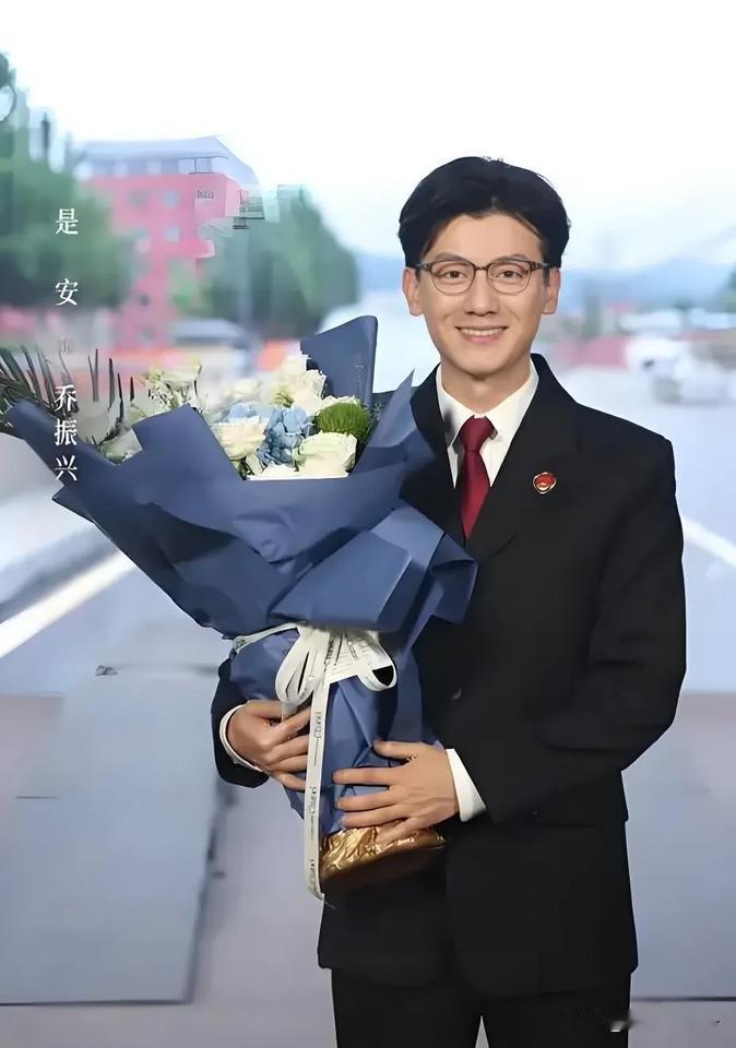 电视剧《以法之名》热播，

有一个情节我却一直没有搞清楚，

那就是剧中是安饰演