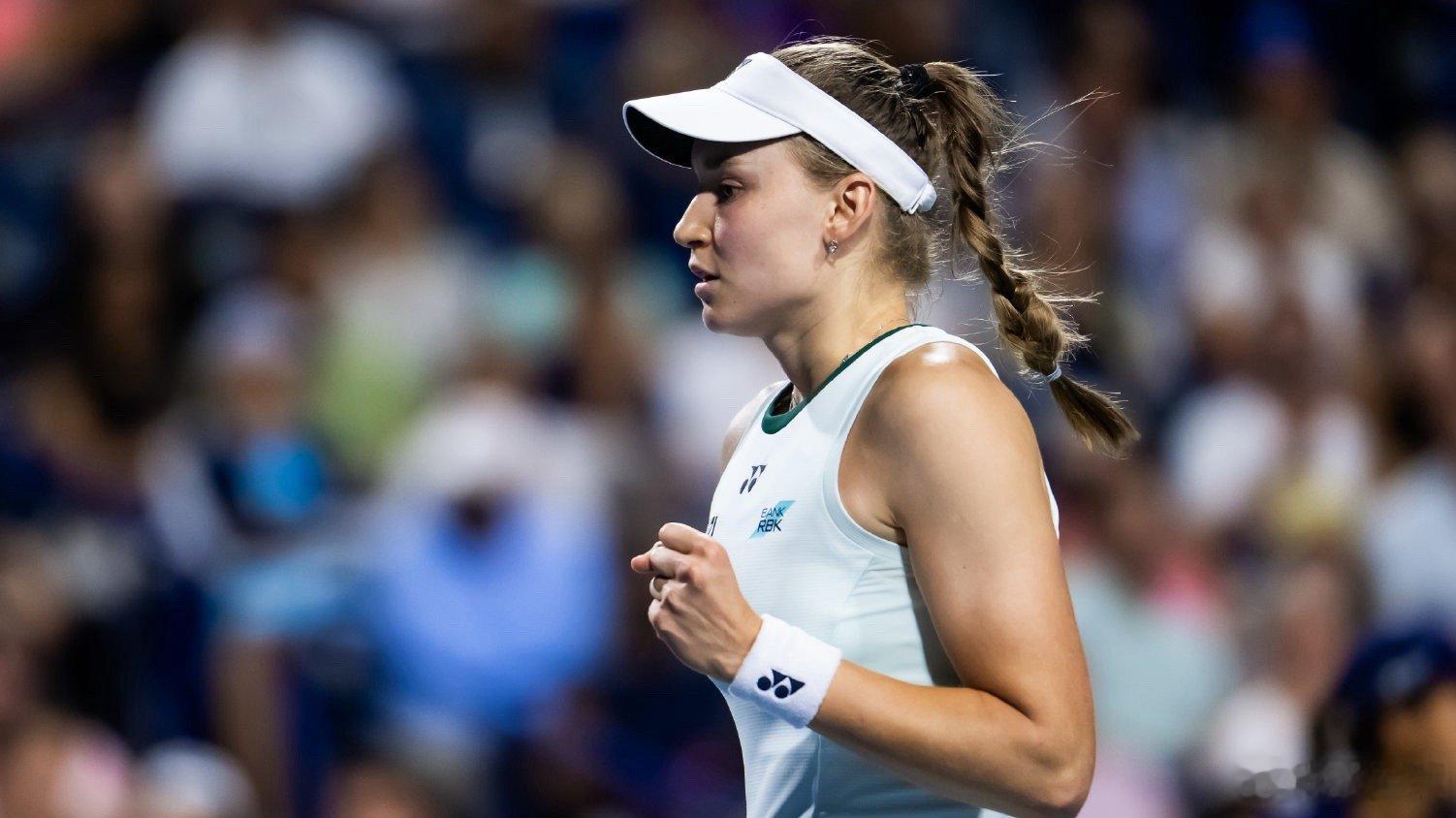 在WTA1000多伦多站的半决赛中，莱巴金娜以5-7、6-2、6-2的比分逆转高