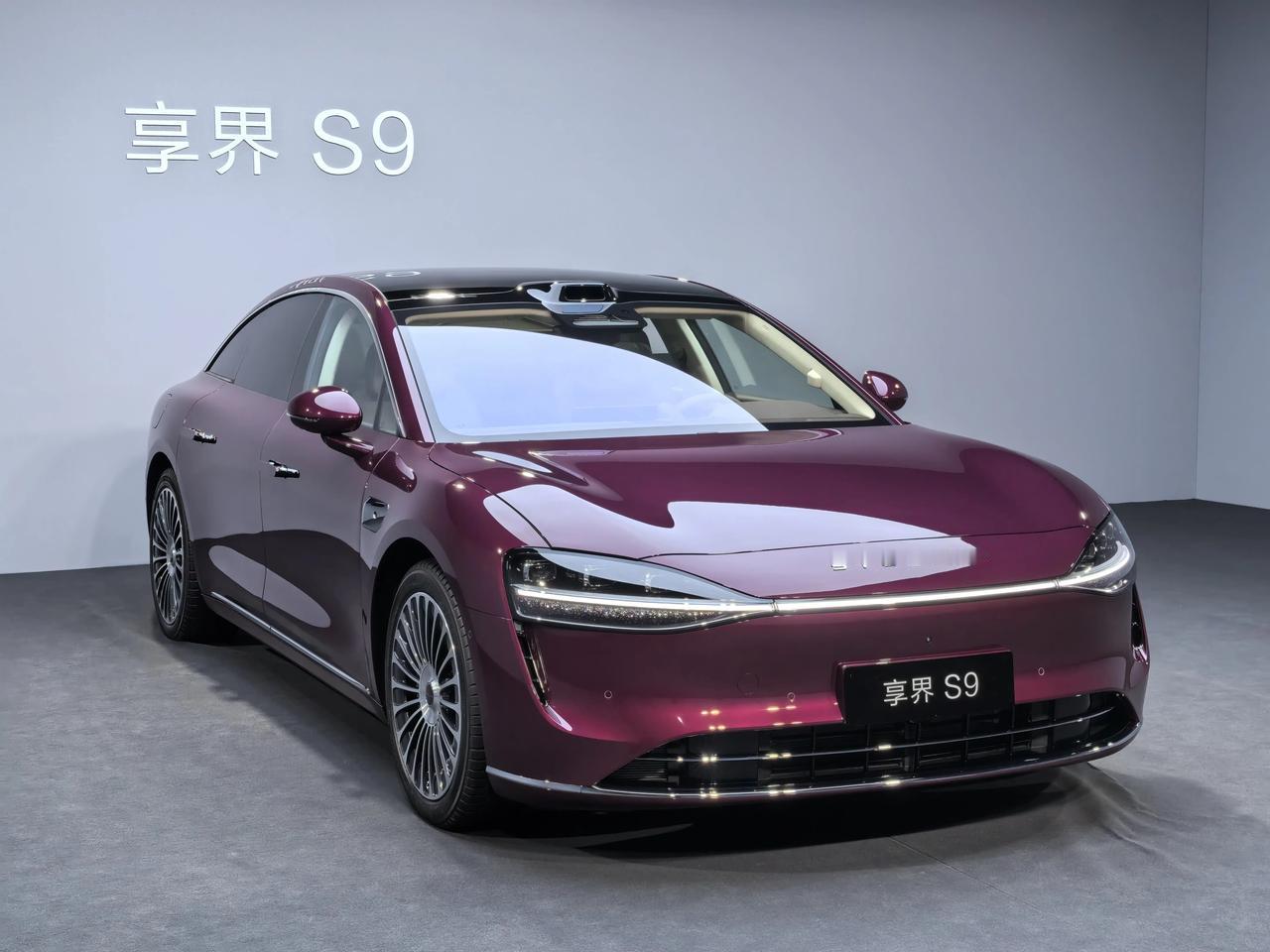 中国高端车，未来可期。
在11月的中大型豪华轿车销量榜单中，鸿蒙智行享界S9T以