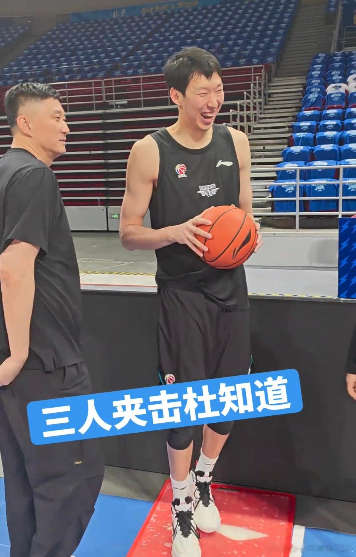 杜锋赛前采访：直面疲劳与强敌，广东队立足拼字迎战北京今晚CBA八强赛，广东宏远男
