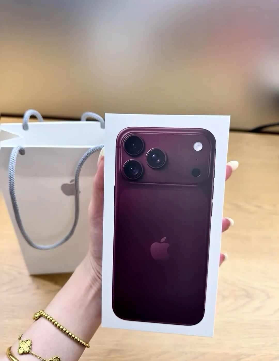 平凡的一天也能收到礼物🥰
礼物是爱意的具象化 iPhone18 惊喜和礼物都来