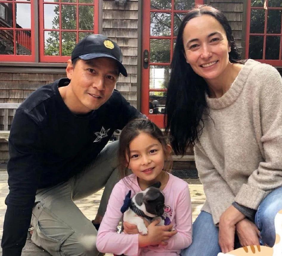 吴彦祖女儿，也太漂亮了！女儿像爹果然不是盖，不过感觉他媳妇和他长的好像啊，#您喜