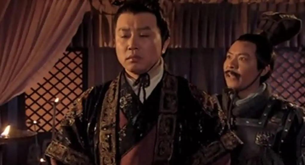 1370 年，朱元璋撤了李善长的丞相之位，中书省没了头儿，朝廷上下都在猜测下一任