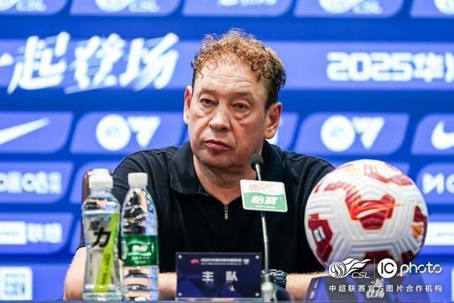 在亚冠赛场以轮换阵容1:2输给江原FC后，上海申花将全部重心压在了周末主场对阵联