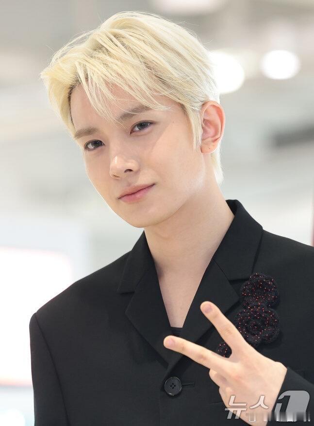 李羲承solo后首个站台活动新闻图 