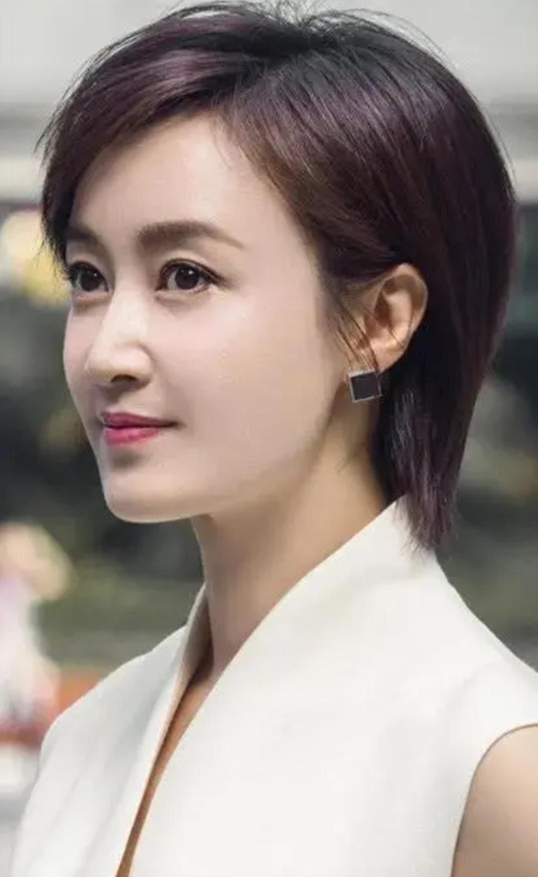 被传是陈坤儿子生母，离开央视的赵子琪，走上了另外一条道路娱乐 明星